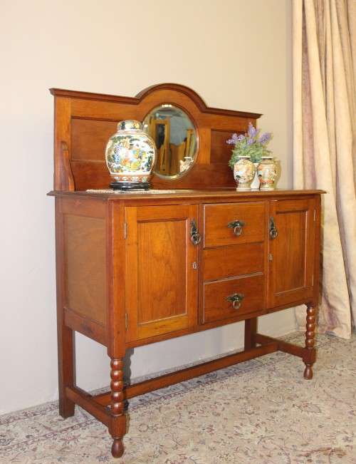 A stunning antique oak side server cabinet with a bevelled mirror, loads of drawer & cupboard space