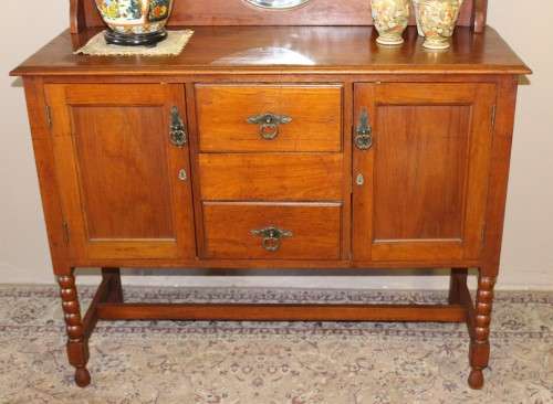 A stunning antique oak side server cabinet with a bevelled mirror, loads of drawer & cupboard space