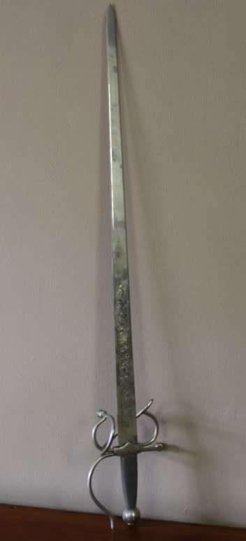 A fantastic Spanish Colada del Cid reproduction sword. Amazing display sword!!!!