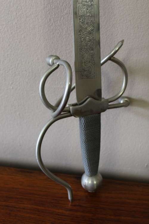 A fantastic Spanish Colada del Cid reproduction sword. Amazing display sword!!!!