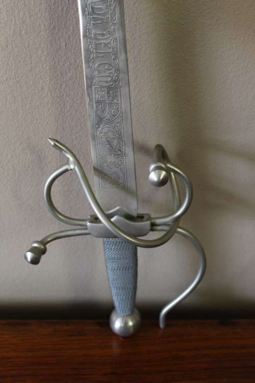 A fantastic Spanish Colada del Cid reproduction sword. Amazing display sword!!!!