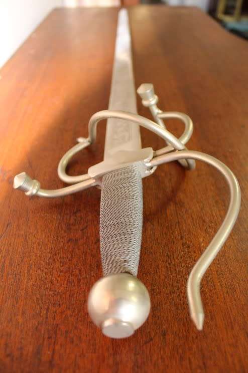 A fantastic Spanish Colada del Cid reproduction sword. Amazing display sword!!!!
