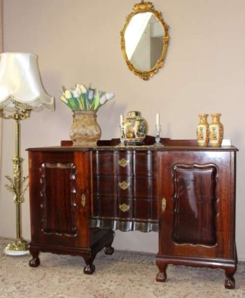 A fantastic vintage Imbuia ball & claw buffet/ side server w/ beautiful styled doors & three drawers