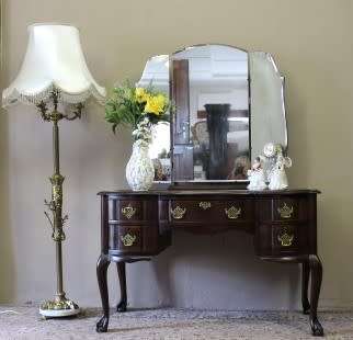A gorgeous vintage solid Imbuia ball & claw dressing table w 5 drawers, large mirror & brass handles