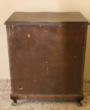 A fabulous Imbuia Queen Anne footed double door all purpose/drinks cabinet w/ 2 shelves. Stunning!!!