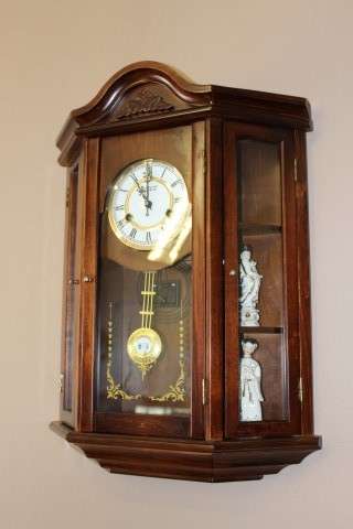 A fabulous vintage Dullstroom clock shop wind up pendulum gong clock. Beautiful side cabinets!!!!