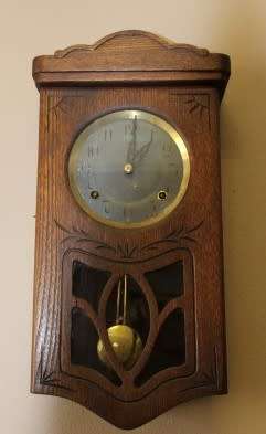 A fabulous vintage Oak wall hanging wind up pendulum gong clock. Stunning in all rooms!!!