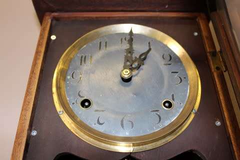 A fabulous vintage Oak wall hanging wind up pendulum gong clock. Stunning in all rooms!!!