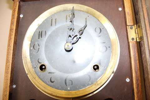 A fabulous vintage Oak wall hanging wind up pendulum gong clock. Stunning in all rooms!!!