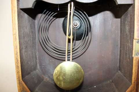 A fabulous vintage Oak wall hanging wind up pendulum gong clock. Stunning in all rooms!!!