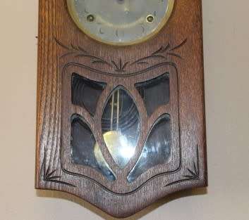 A fabulous vintage Oak wall hanging wind up pendulum gong clock. Stunning in all rooms!!!