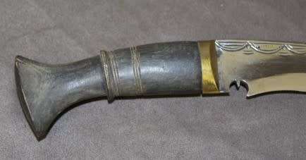 An amazing (37cm) antique authentic Nepalese Ghurkha Kukri machete with a sheath. Awesome!!!