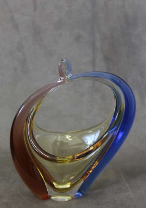 An exceptional beautiful & colourful vintage Murano of Italy hand blown glass bowl!