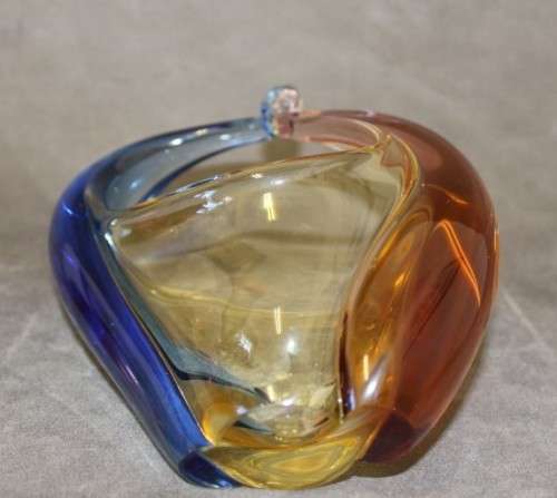 An exceptional beautiful & colourful vintage Murano of Italy hand blown glass bowl!