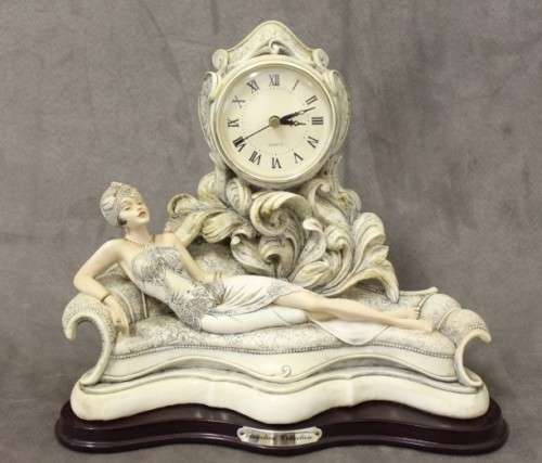 A beautiful vintage "Angelica collection" Quartz battery operated mantel clock.  Lifespace Sale