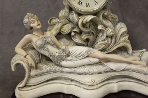 A beautiful vintage "Angelica collection" Quartz battery operated mantel clock.  Lifespace Sale