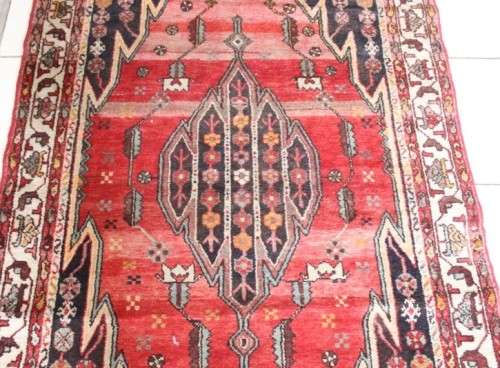 A stunning 125cm x 210cm hand knotted Persian carpet in bright reds. Gorgeous in all rooms!