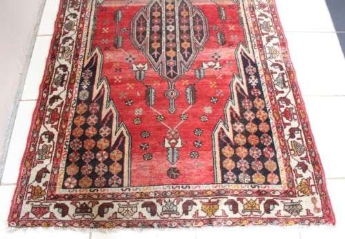A stunning 125cm x 210cm hand knotted Persian carpet in bright reds. Gorgeous in all rooms!