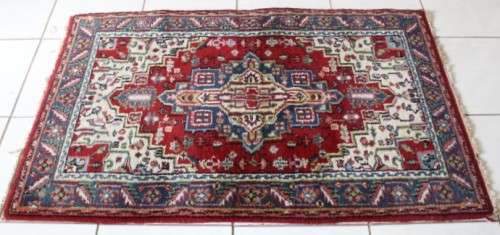 A stunning 95cm x 153cm hand knotted thick pile Persian carpet in dark reds. Gorgeous in all rooms!