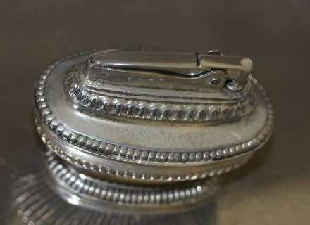 A spectacular vintage (1949) silver plated Ronson 'Queen Anne' table lighter, made in England.