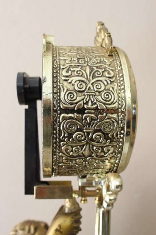 A beautiful vintage Cyranomatic battery operated swing pendulum clock w Quartz movement, working.