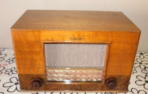 An awesome vintage American made for The Gramophone co valve radio in perfect working order