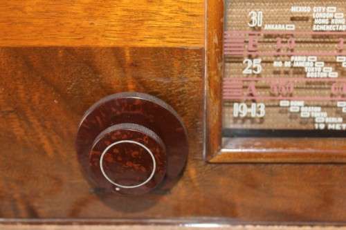An awesome vintage American made for The Gramophone co valve radio in perfect working order