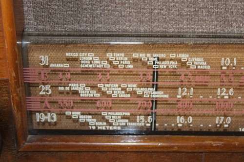 An awesome vintage American made for The Gramophone co valve radio in perfect working order