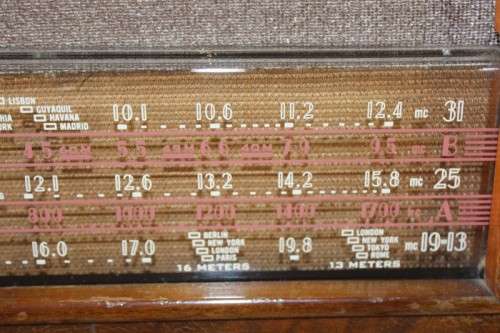 An awesome vintage American made for The Gramophone co valve radio in perfect working order