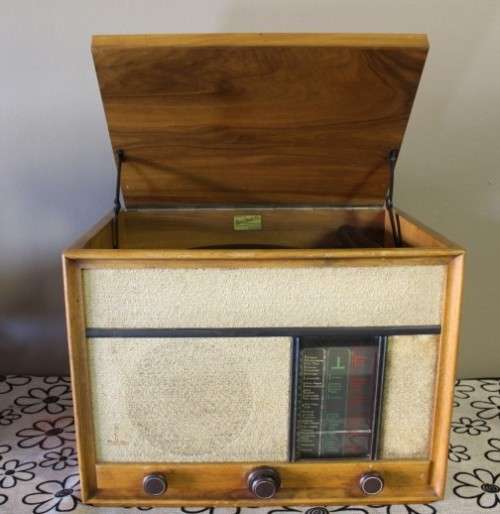 A stunning vintage Rand Radio Paillard table top radiogram in working order. Awesome!!!!