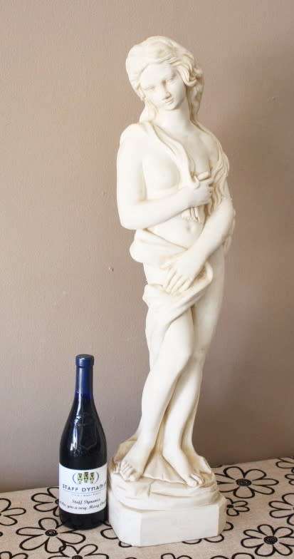 A gorgeous large oxylite statue of a lady in great condition. Beautiful on display in all rooms!!