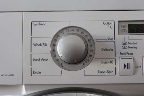 An awesome white LG Direct drive 3.5kg front loader washer, dryer machine in working order.