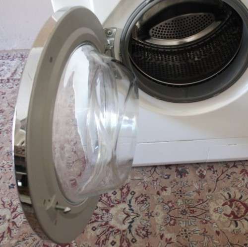 An awesome white LG Direct drive 3.5kg front loader washer, dryer machine in working order.