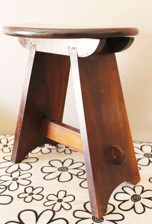 A fantastic vintage solid teak milking stool w beautiful wood top in fantastic condition!!!