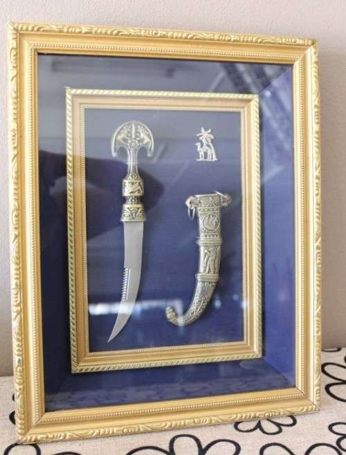 An amazing vintage ornamental replica boxed dagger for display purposes only. Stunning!!!