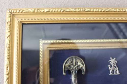 An amazing vintage ornamental replica boxed dagger for display purposes only. Stunning!!!