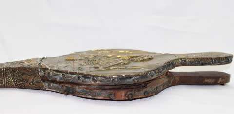 A lovely vintage fire bellow, made of brass. Perfect for display. Lifespace Sale
