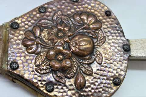 A gorgeous vintage fire bellow, made of copper. Perfect for display, in working condition.