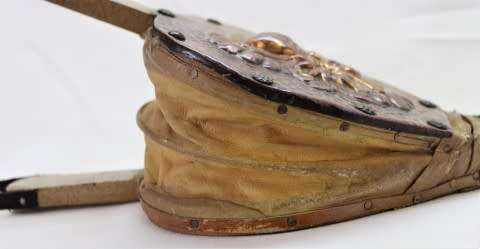 A gorgeous vintage fire bellow, made of copper. Perfect for display, in working condition.