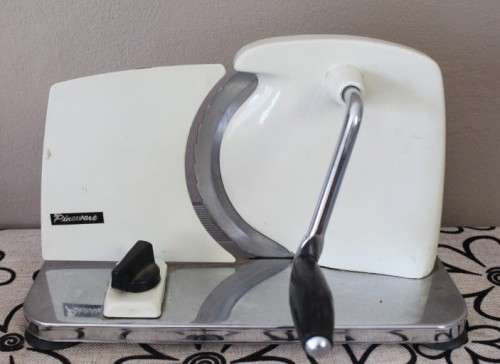 An awesome vintage Pineware bread/cold meat slicer. Stunning in all kitchens!!