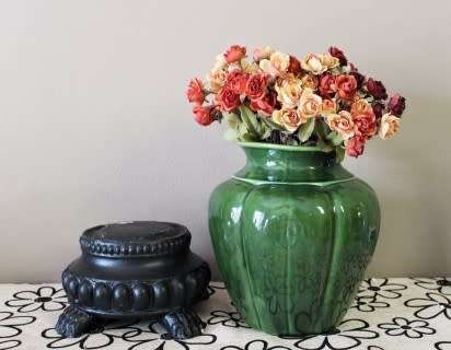 A fabulous large, green ceramic vase with a vase stand, fabulous on display.