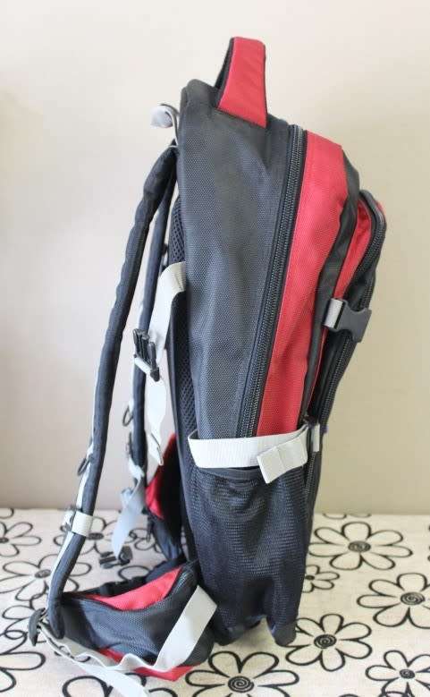 An awesome red and black Tosca backpack in great condition!!