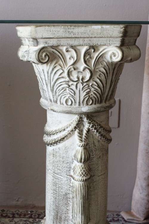 A stylish glass top hall table with two roped pillars. Stunning in all living areas!!!.