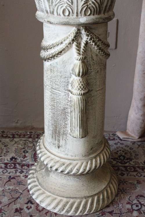 A stylish glass top hall table with two roped pillars. Stunning in all living areas!!!.