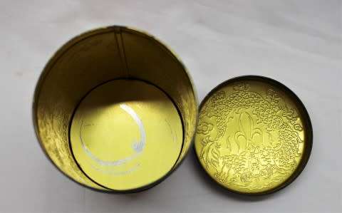 A very attractive vintage Chinese authentic red dragon tea tin. Lifespace Sale