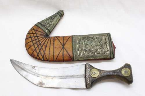An amazing (34cm) antique authentic Middle Eastern Yemeni Jimbaya dagger with a sheath. Awesome!!!