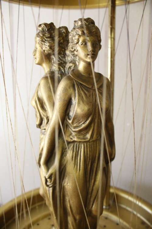 A gorgeous vintage oil rain table lamp good condition. Stunning in all living rooms!!
