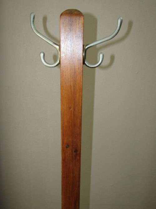 A stunning free standing Teak coat/ hat rack in good condition.Perfect in an entrance, hallway.