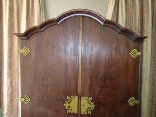 A beautiful, stylish vintage Imbuia 2 door ball & claw wardrobe w/ hanging space and 3 drawers