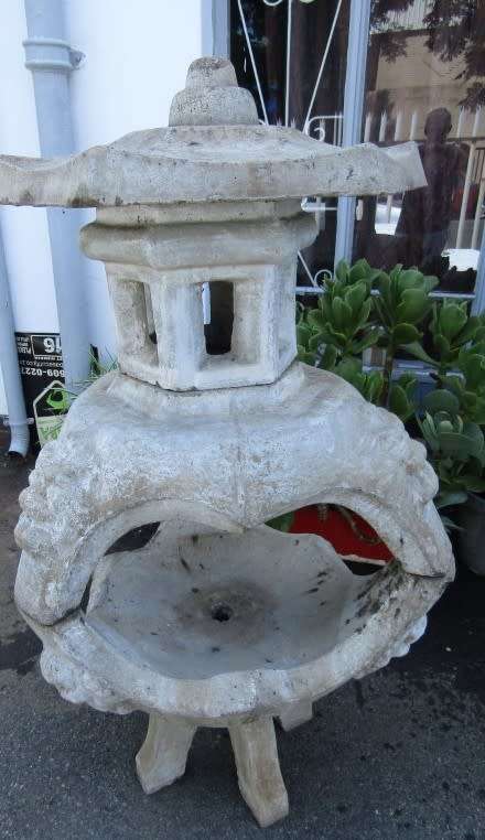 A amazing, large concrete Japanese Toro lantern. Stunning in a garden!!!